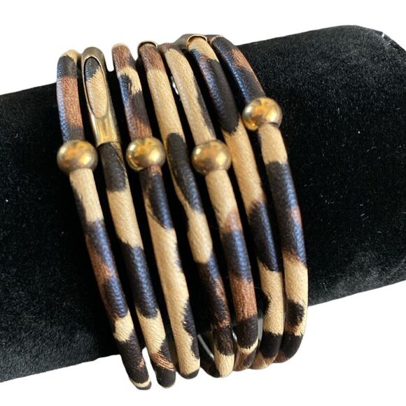 Leopard Print Faux Leather Multi Row Magnetic Cuff Bracelet - Picture 5 of 8